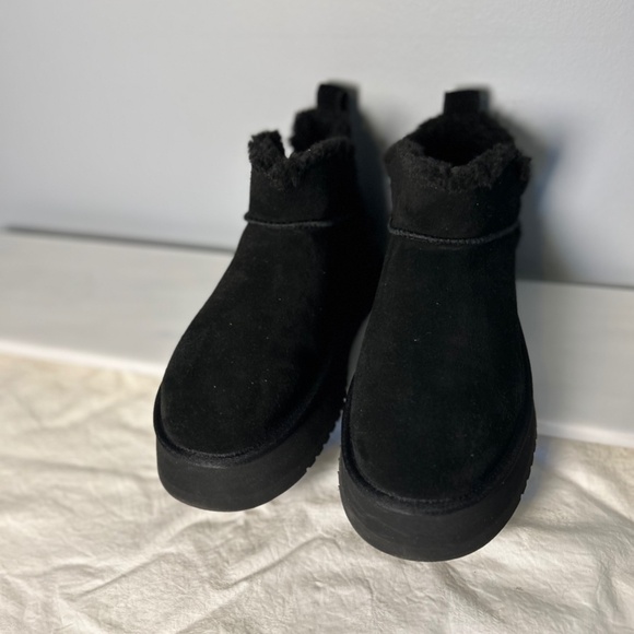Koolabura by UGG | Mini platform Bootie | Black | Size 7 | New - Picture 3 of 6